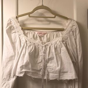 Cropped white lace shirt